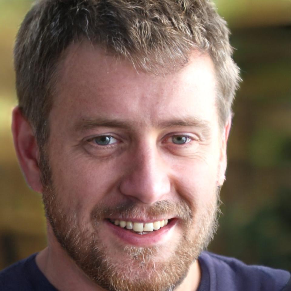 Asesor financiero especializado en minimalismo presupuestario